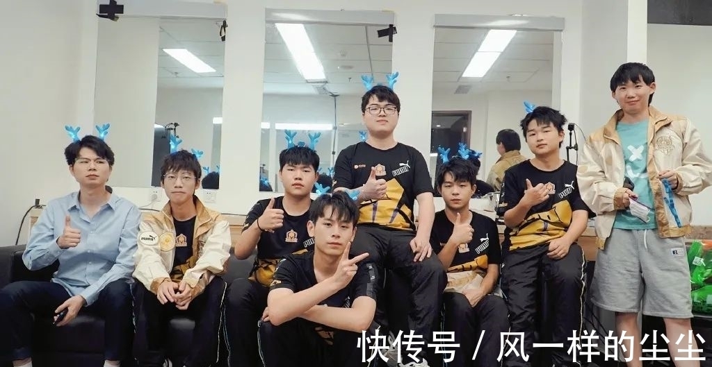 赛后致意 赛后致意